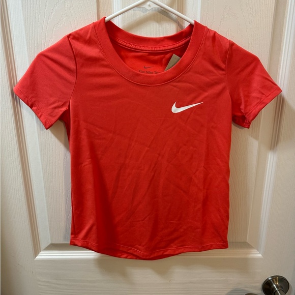 The Nike Tee T-Shirt. Size S Kids. New with tags. - Picture 1 of 4